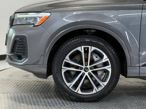 2025 Audi Q7 45 Premium Plus
