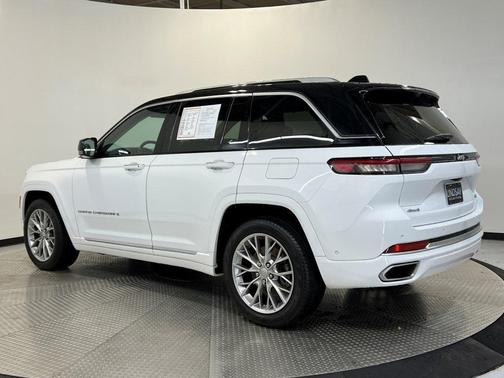 2022 Jeep Grand Cherokee Summit