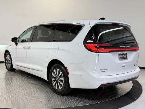 2023 Chrysler Pacifica Hybrid Limited