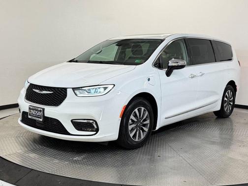 2023 Chrysler Pacifica Hybrid Limited