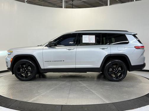 2022 Jeep Grand Cherokee L Laredo