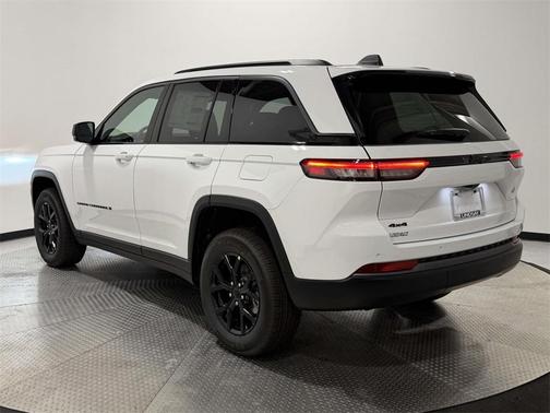 2026 Jeep Grand Cherokee Laredo