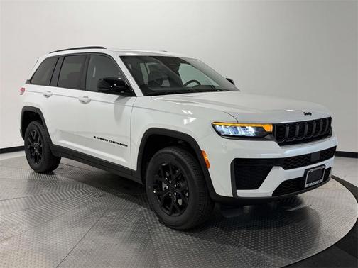 2026 Jeep Grand Cherokee Laredo