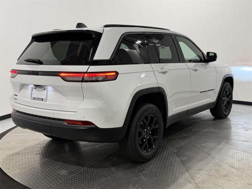 2026 Jeep Grand Cherokee Laredo