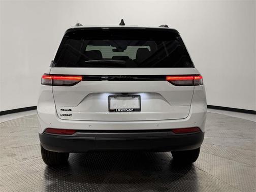 2026 Jeep Grand Cherokee Laredo