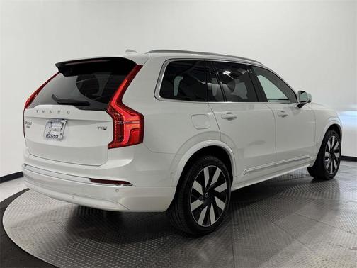 2025 Volvo XC90 Plug-In Hybrid T8 Ultra 6-Seater