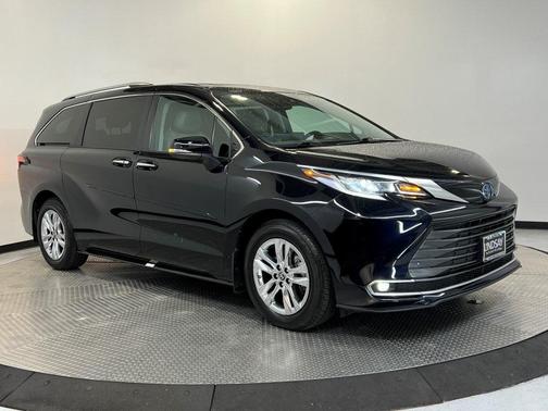 2023 Toyota Sienna Limited