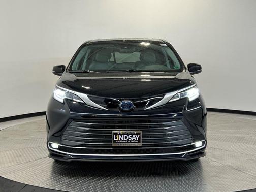 2023 Toyota Sienna Limited