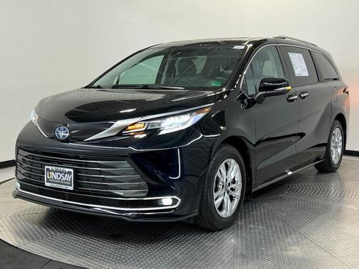 2023 Toyota Sienna Limited