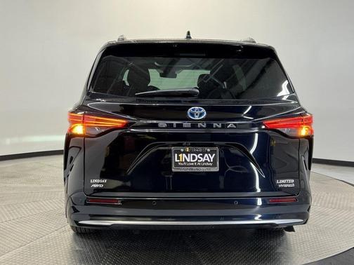 2023 Toyota Sienna Limited