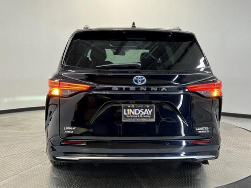 2023 Toyota Sienna Limited