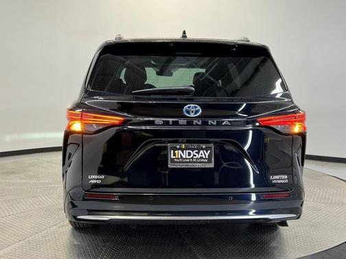 2023 Toyota Sienna Limited