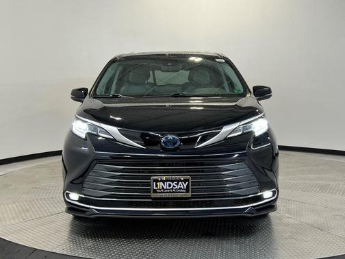 2023 Toyota Sienna Limited