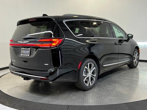 2026 Chrysler Pacifica Pinnacle