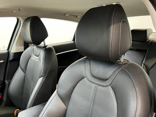 2022 Genesis G70 2.0T