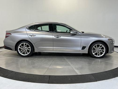2022 Genesis G70 2.0T
