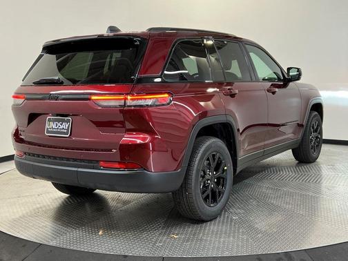 2025 Jeep Grand Cherokee Laredo