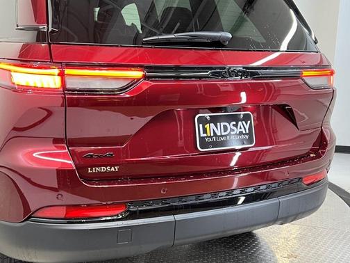 2025 Jeep Grand Cherokee Laredo