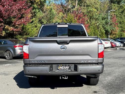 2022 Nissan Titan SV