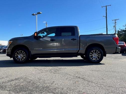 2022 Nissan Titan SV