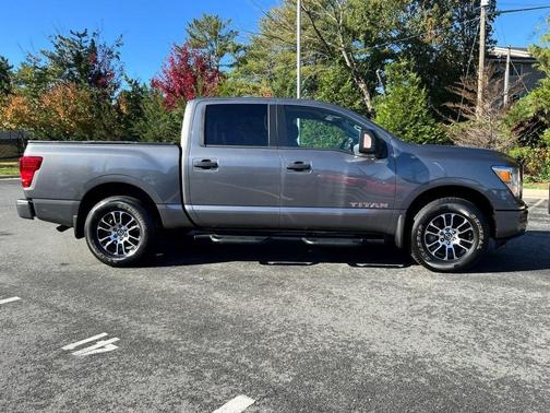 2022 Nissan Titan SV