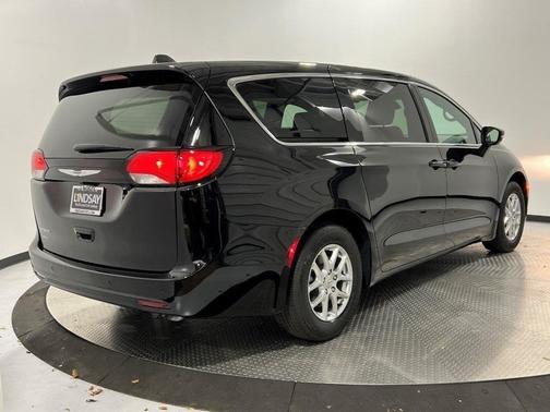 2026 Chrysler Voyager LX