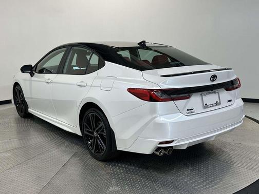 Wind Chill Pearl 2026 Toyota Camry XSE