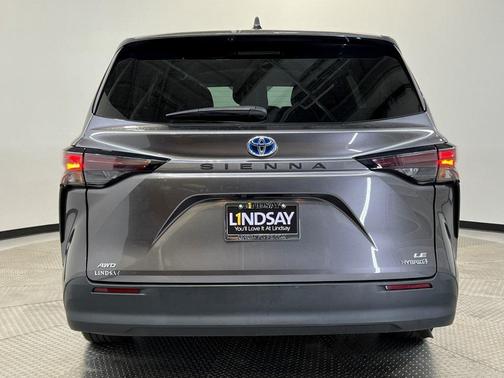 2023 Toyota Sienna LE