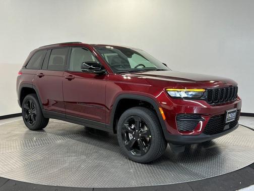 2025 Jeep Grand Cherokee Laredo