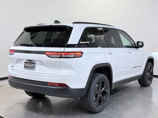 2025 Jeep Grand Cherokee Laredo
