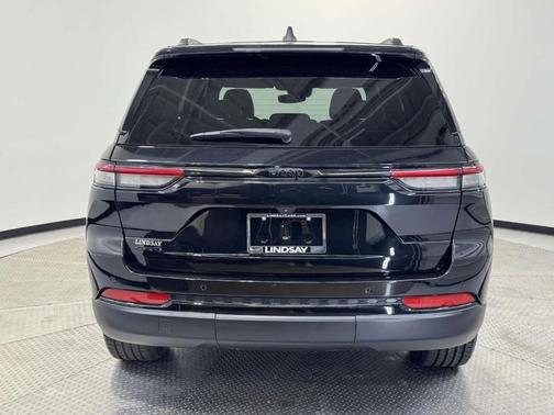 Diamond Black 2023 Jeep Grand Cherokee Altitude