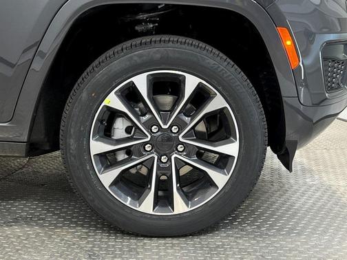2025 Jeep Grand Cherokee Overland