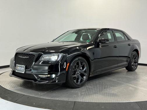 2023 Chrysler 300 Touring L