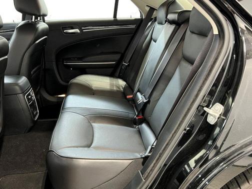 2023 Chrysler 300 Touring L