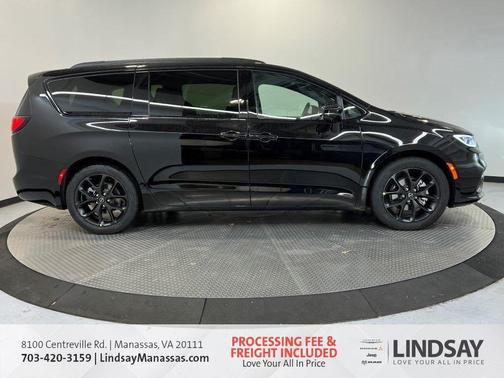 Diamond Black 2026 Chrysler Pacifica Limited