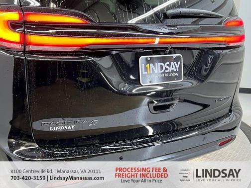 Diamond Black 2026 Chrysler Pacifica Limited