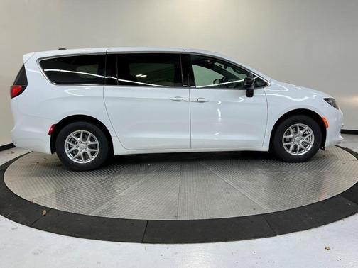 2026 Chrysler Voyager LX