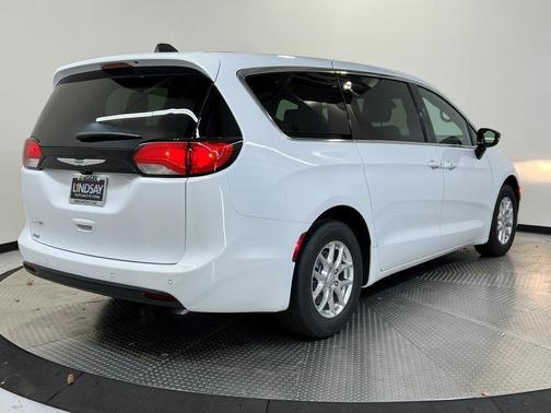 2026 Chrysler Voyager LX