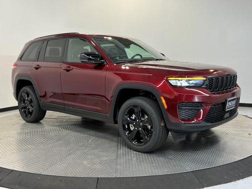 2025 Jeep Grand Cherokee Laredo