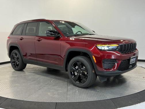 2025 Jeep Grand Cherokee Laredo