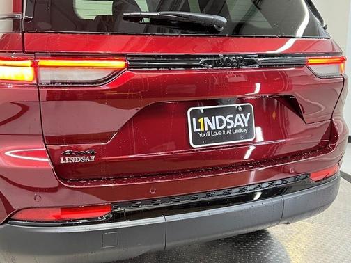 2025 Jeep Grand Cherokee Laredo