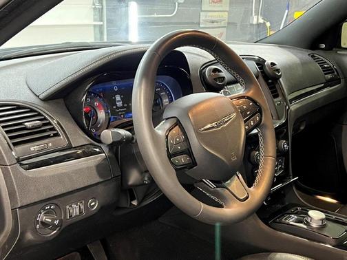 2022 Chrysler 300 S