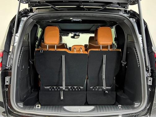 2025 Chrysler Pacifica Hybrid Pinnacle