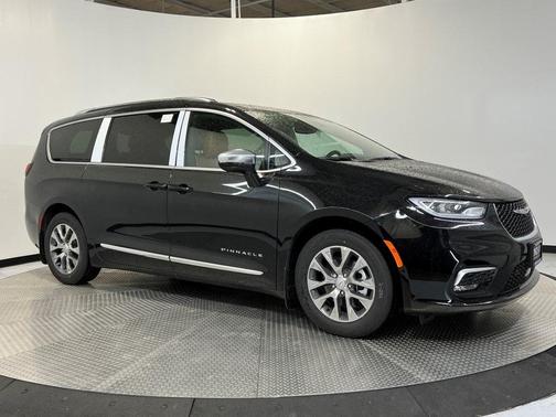 2025 Chrysler Pacifica Hybrid Pinnacle