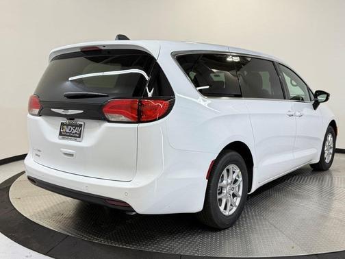 2026 Chrysler Voyager LX