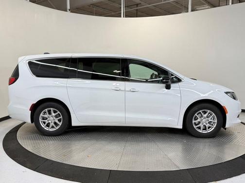 2026 Chrysler Voyager LX
