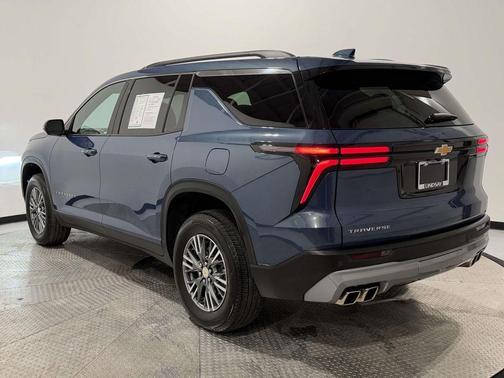 Lakeshore Blue Metallic 2025 Chevrolet Traverse LT