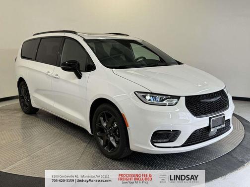 2026 Chrysler Pacifica Select