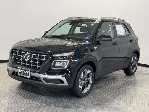 Onyx Black 2024 Hyundai VENUE SEL