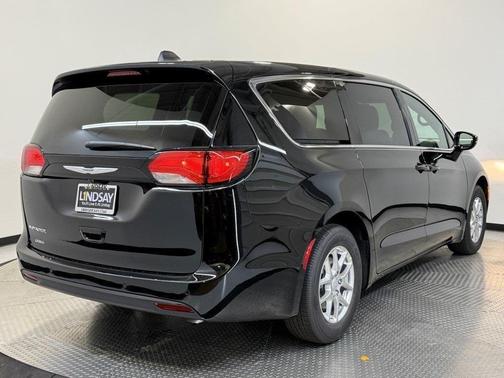 2026 Chrysler Voyager LX